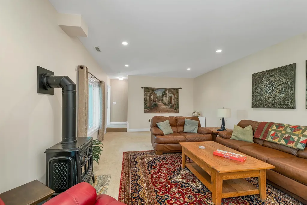 35 Gordon Mountain Road Windham NH 03087