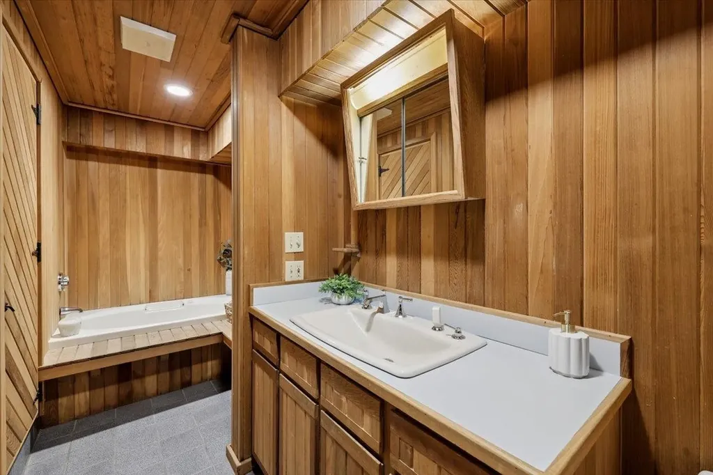 78 Rollins Road Alton NH 03810
