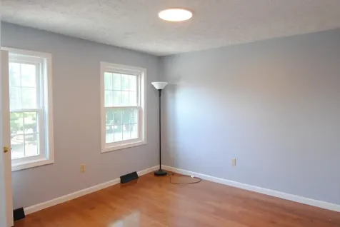 25 Cadogan Way Nashua NH 03062