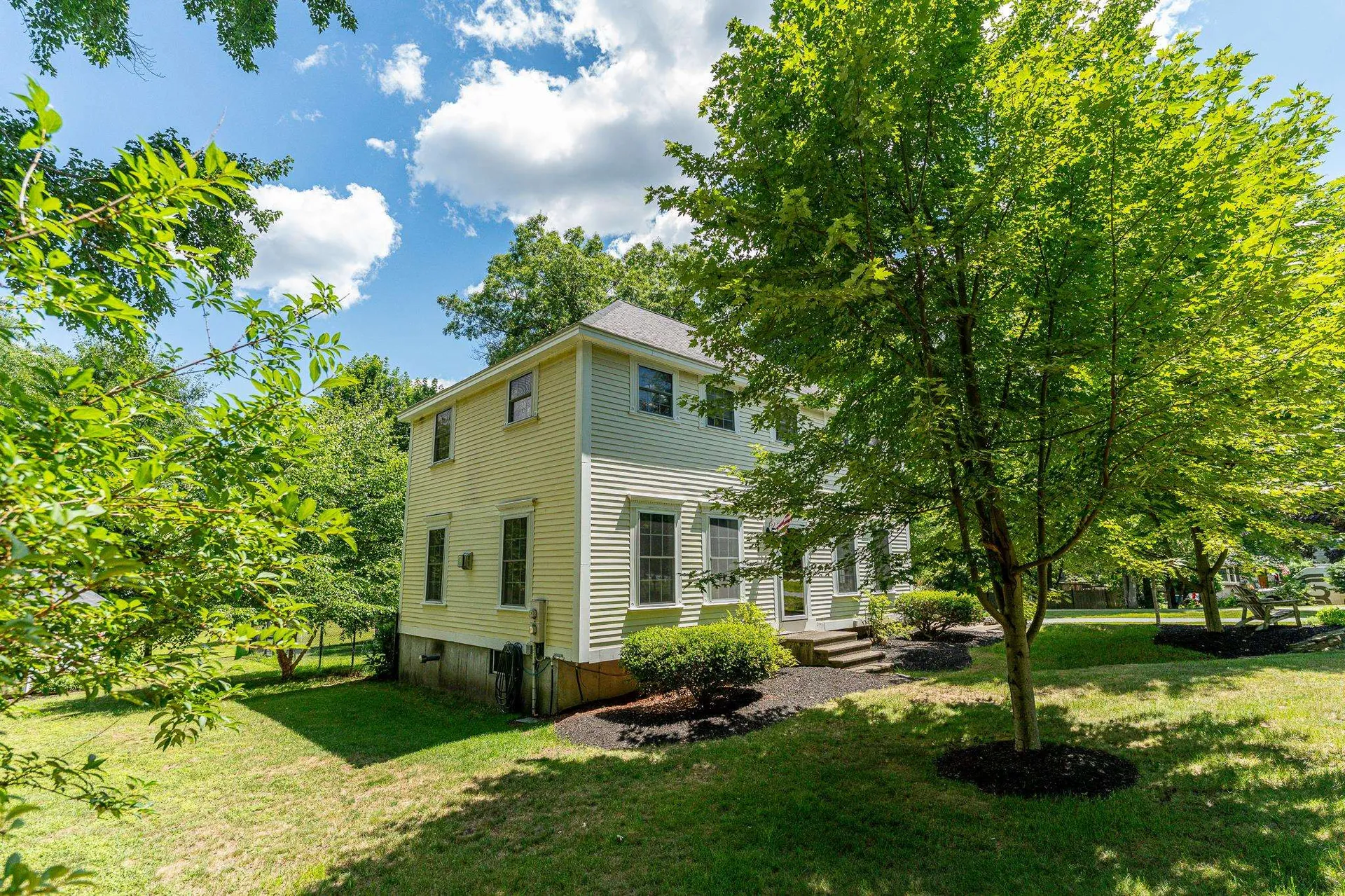 25 Charleston Avenue Londonderry NH 03053-3533