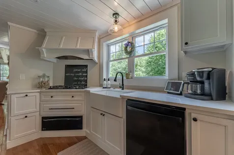 25 Charleston Avenue Londonderry NH 03053-3533