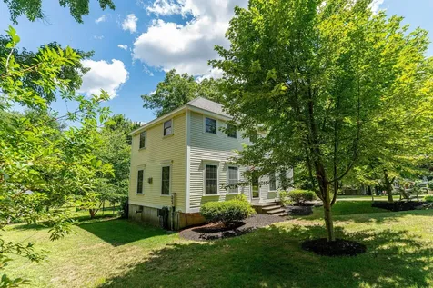 25 Charleston Avenue Londonderry NH 03053-3533