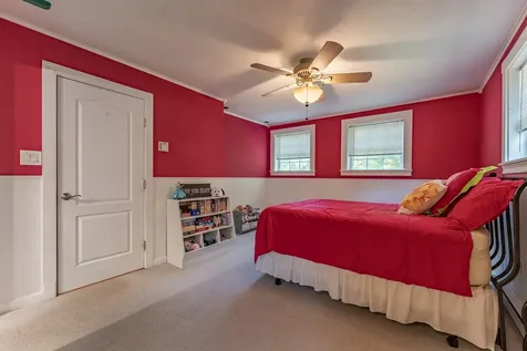25 Charleston Avenue Londonderry NH 03053-3533
