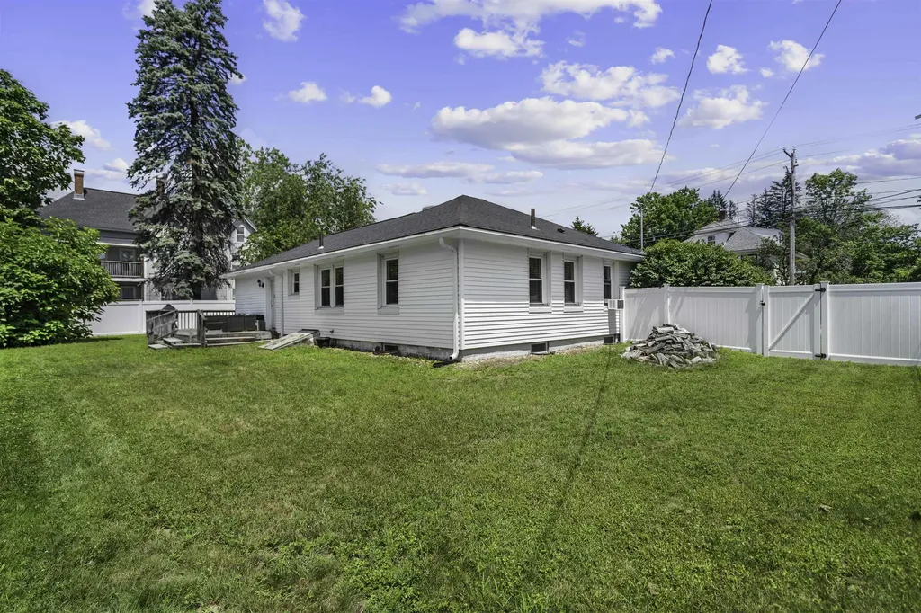 222 Calef Road Manchester NH 03103