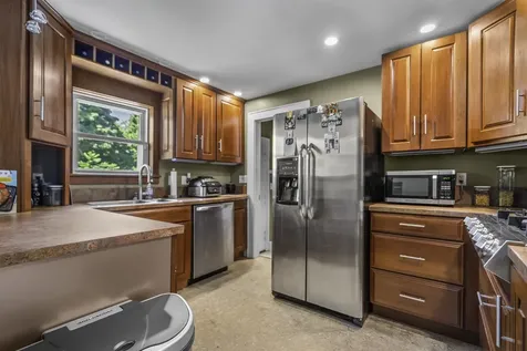 222 Calef Road Manchester NH 03103