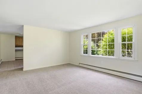 289 Derry Road Hudson NH 03051