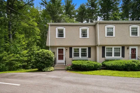 8 Pine Grove Road Exeter NH 03833
