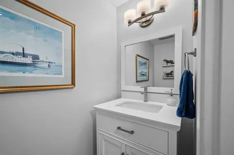 8 Pine Grove Road Exeter NH 03833