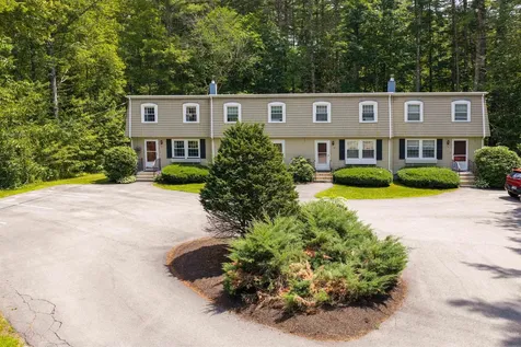 8 Pine Grove Road Exeter NH 03833