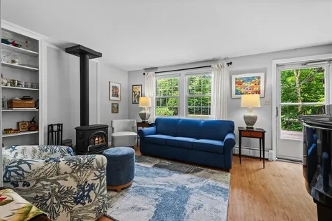 8 Pine Grove Road Exeter NH 03833