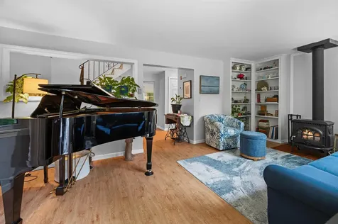8 Pine Grove Road Exeter NH 03833