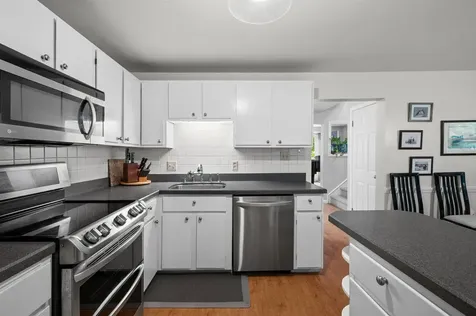 8 Pine Grove Road Exeter NH 03833