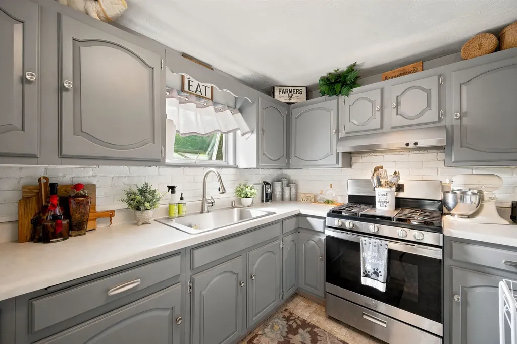 23 Lake Tarleton Road Warren NH 03279
