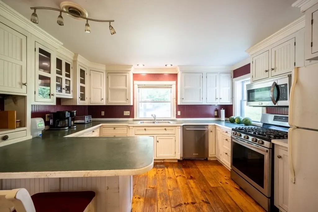 17 Bunny Lane Weybridge VT 05753