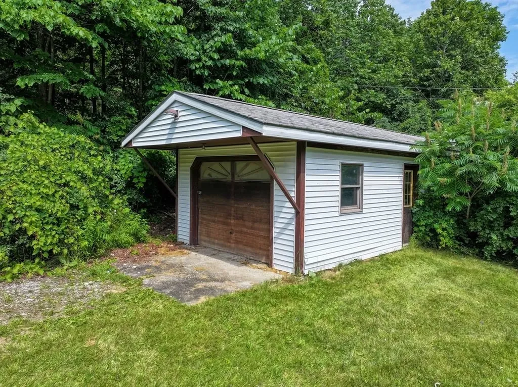 17 Bunny Lane Weybridge VT 05753