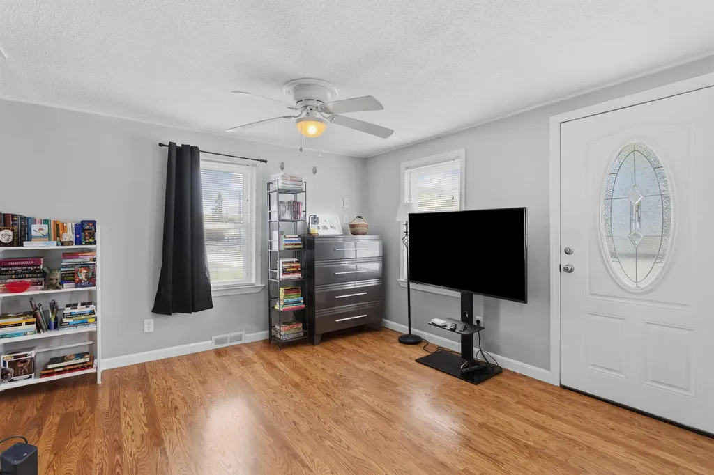 196 Dewey Street Manchester NH 03103