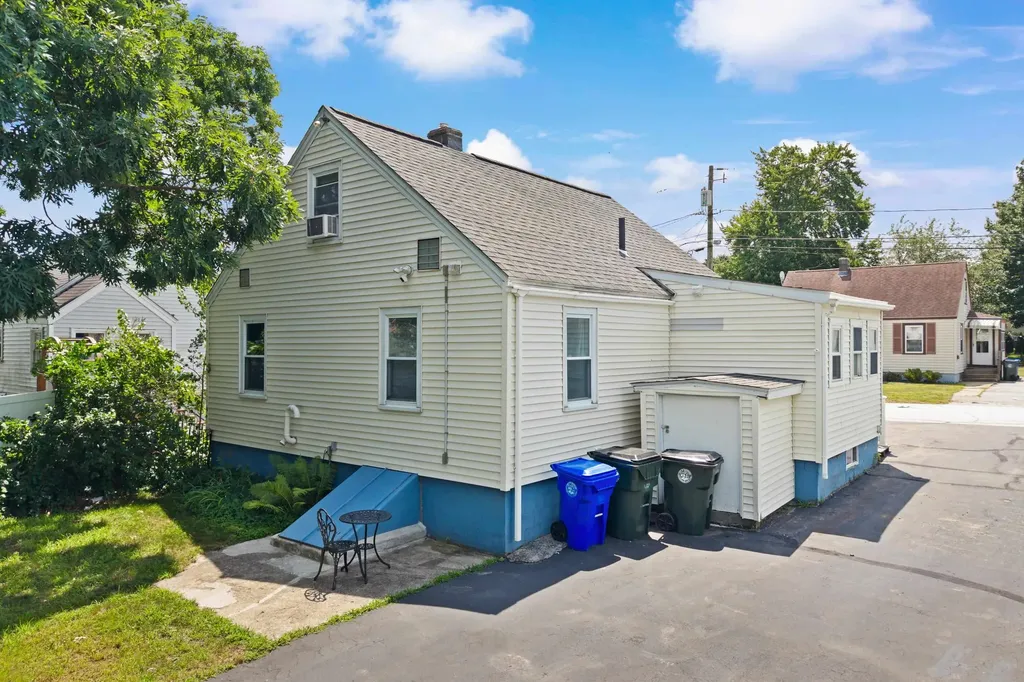 196 Dewey Street Manchester NH 03103