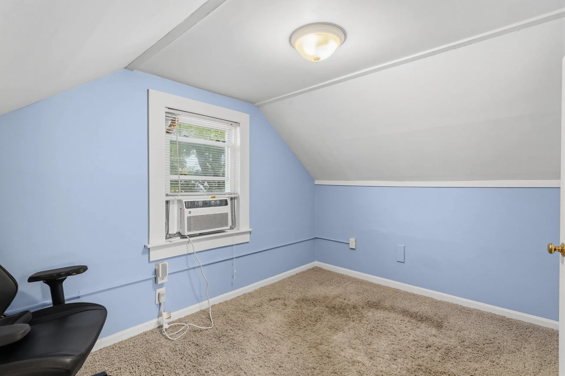 196 Dewey Street Manchester NH 03103