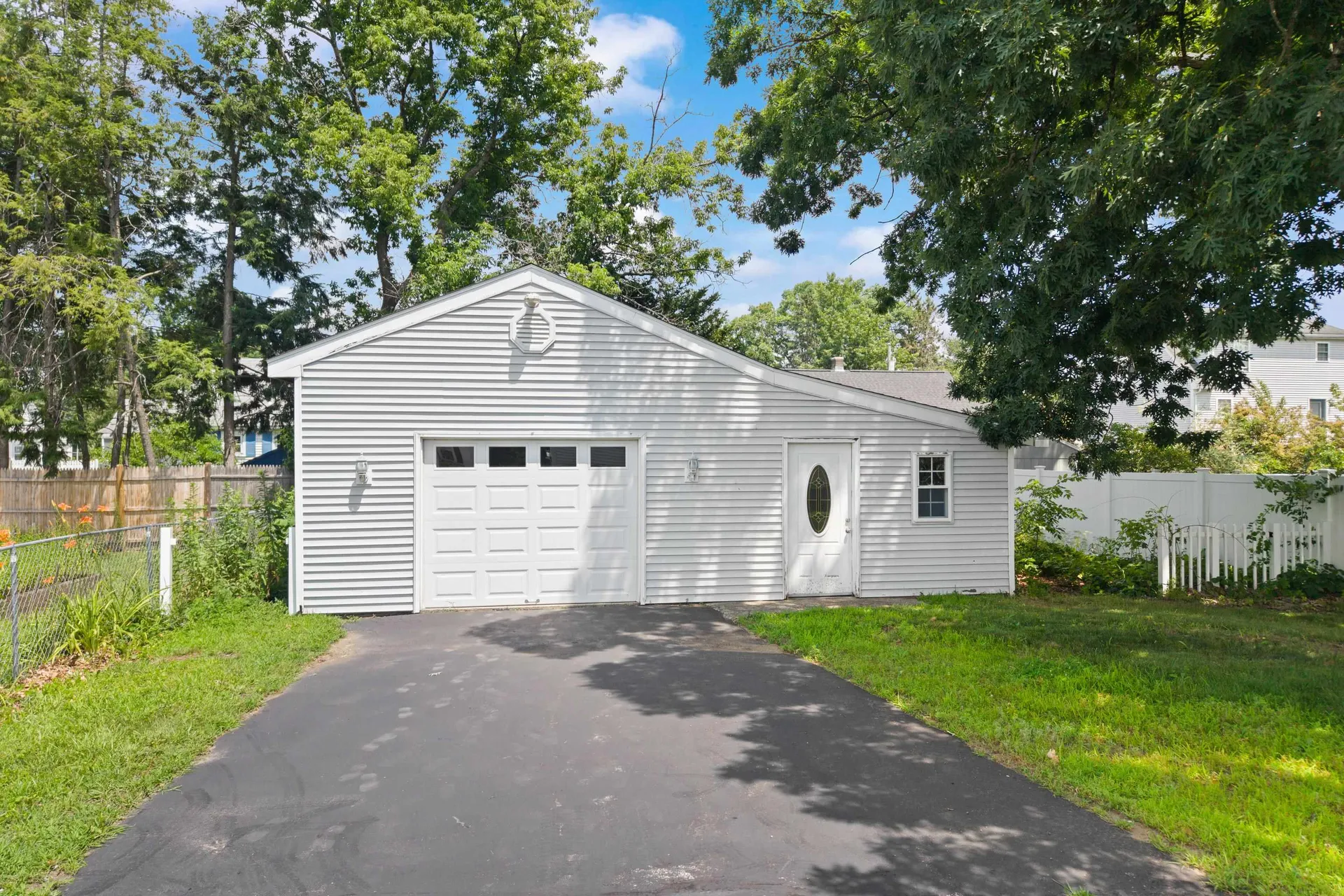 196 Dewey Street Manchester NH 03103