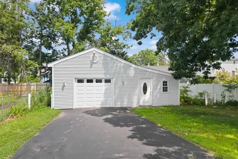 196 Dewey Street Manchester NH 03103