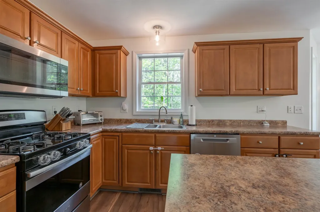 14 Kettle Lane New Boston NH 03070