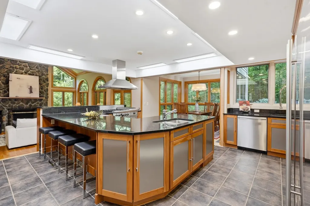 5 Farmington Road Amherst NH 03031