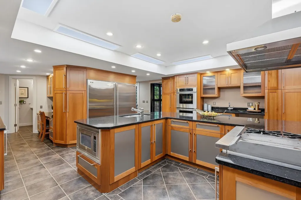 5 Farmington Road Amherst NH 03031