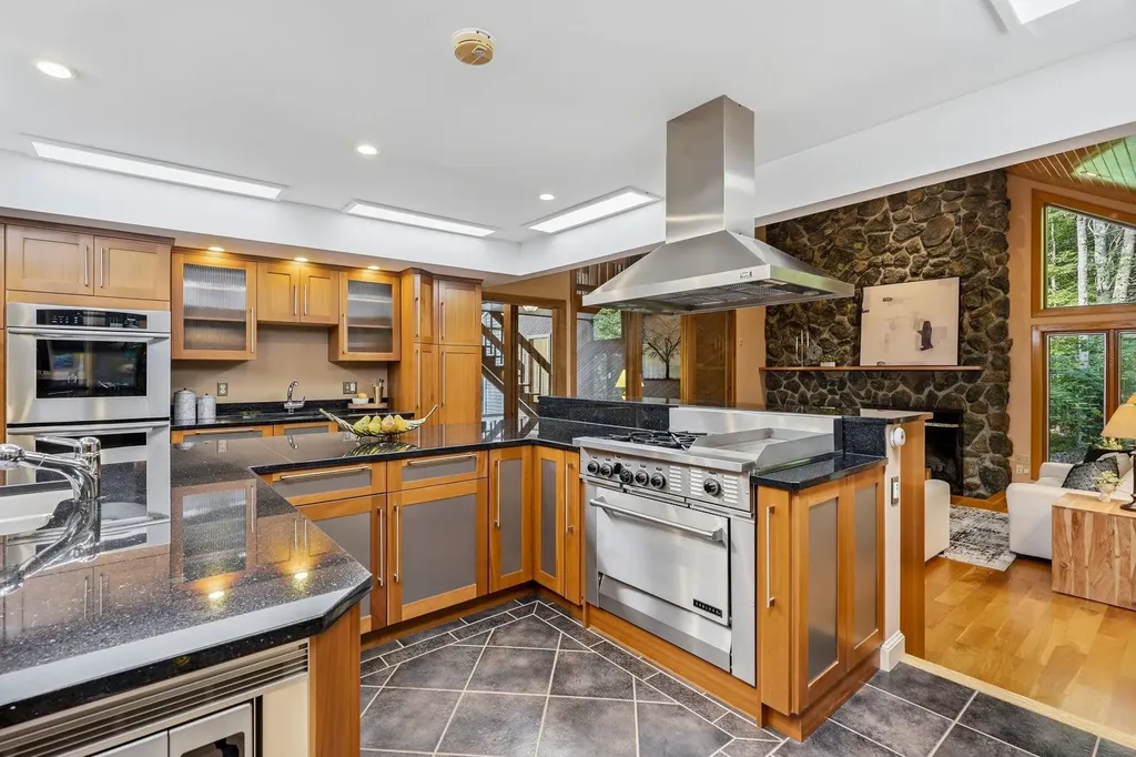 5 Farmington Road Amherst NH 03031