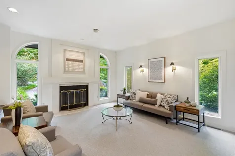 5 Farmington Road Amherst NH 03031