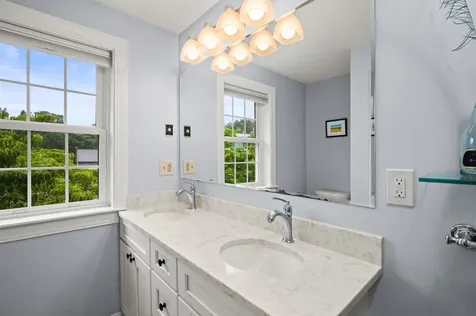 16 Lamington Hill Road Stratham NH 03885