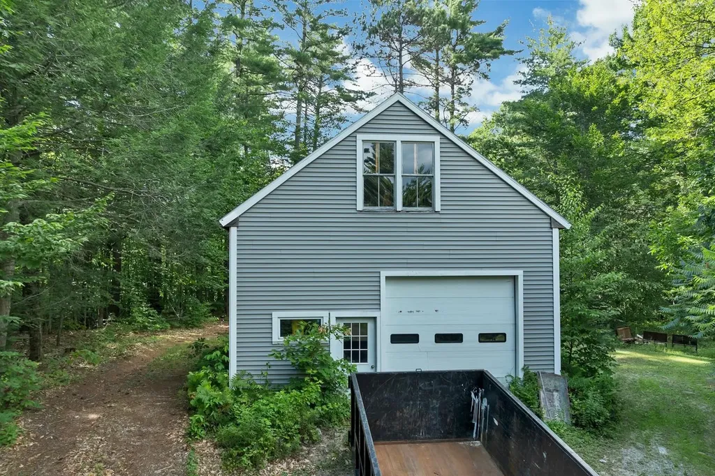 40 Friar Tuck Way Wolfeboro NH 03894