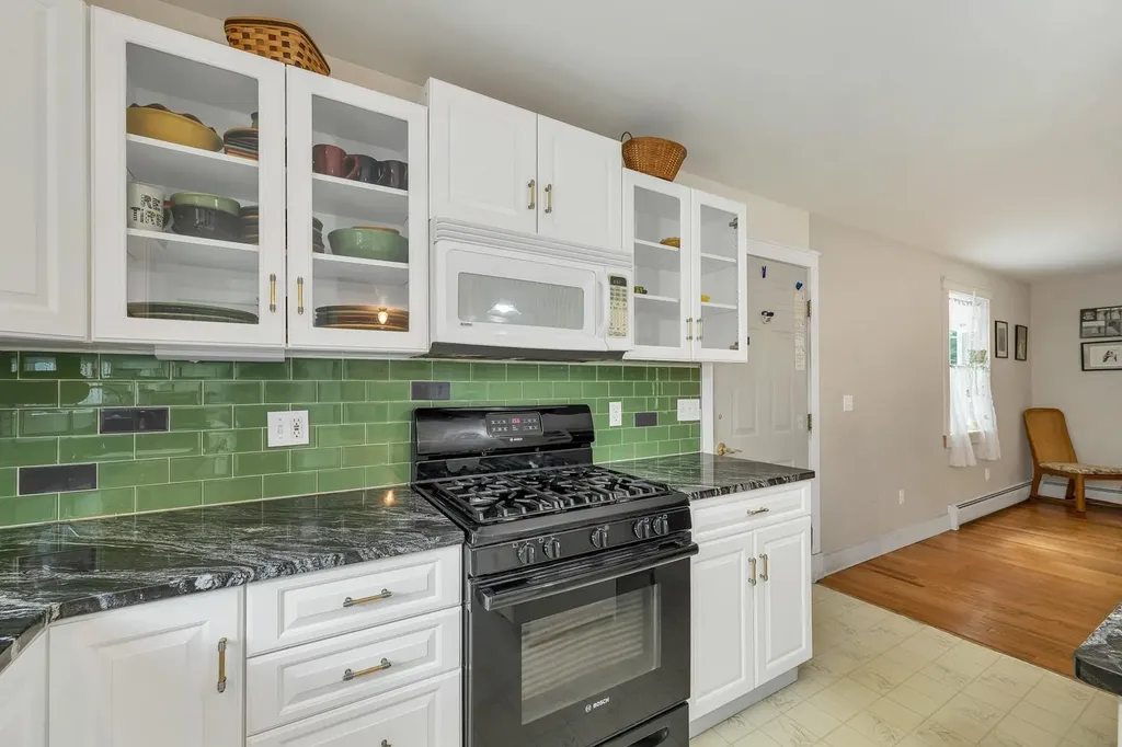 40 Friar Tuck Way Wolfeboro NH 03894