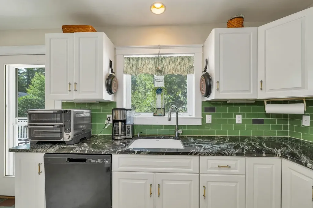 40 Friar Tuck Way Wolfeboro NH 03894