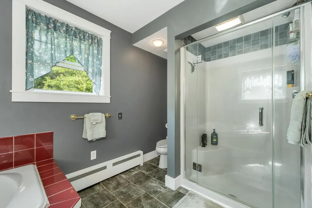 40 Friar Tuck Way Wolfeboro NH 03894