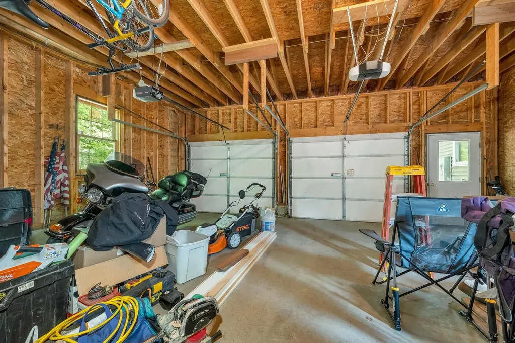 40 Friar Tuck Way Wolfeboro NH 03894