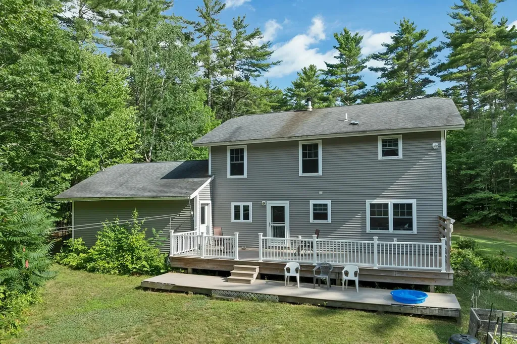 40 Friar Tuck Way Wolfeboro NH 03894
