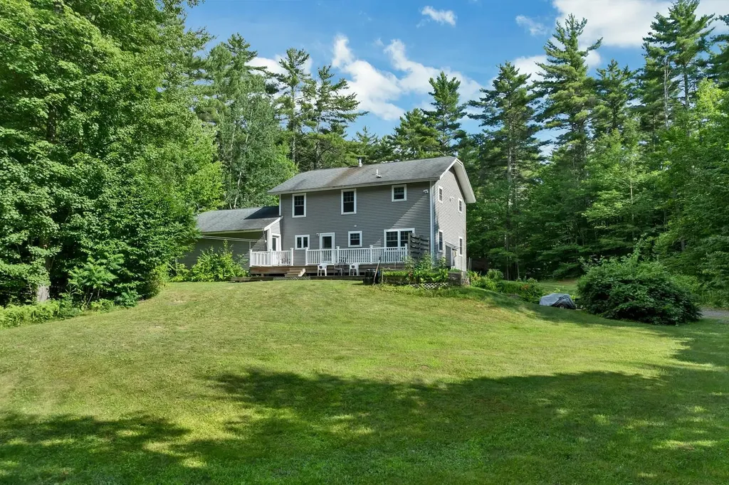 40 Friar Tuck Way Wolfeboro NH 03894