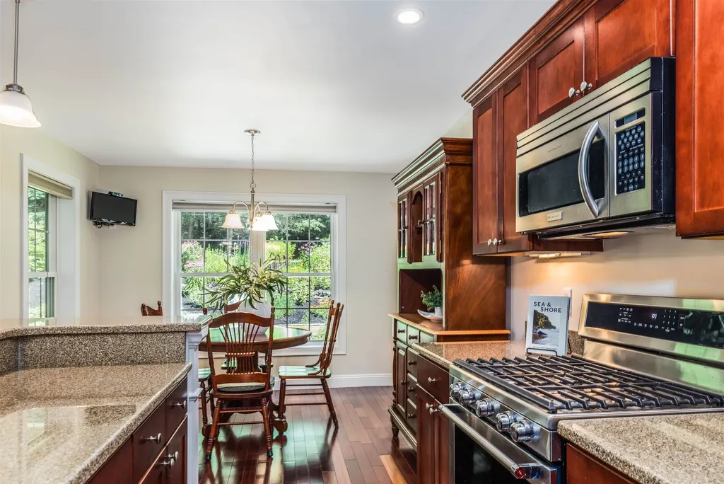 75 Olde Bridge Lane Epping NH 03042