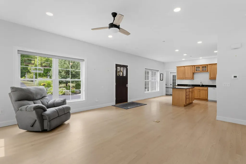 9 Samuel J Drive Merrimack NH 03054-2338