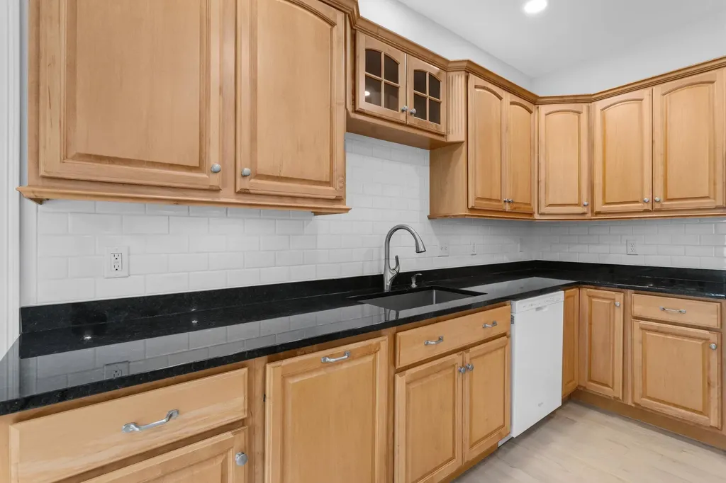 9 Samuel J Drive Merrimack NH 03054-2338