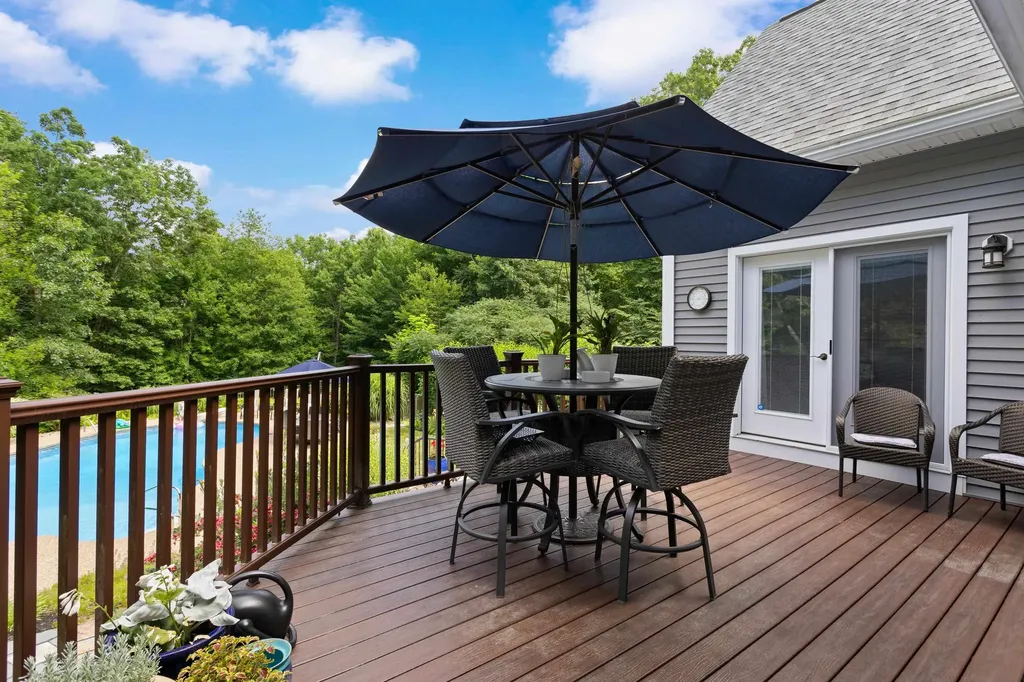 9 Samuel J Drive Merrimack NH 03054-2338