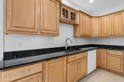 9 Samuel J Drive Merrimack NH 03054-2338