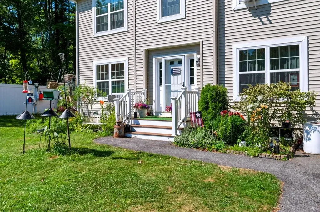 19 Hiltons Lane Rochester NH 03868