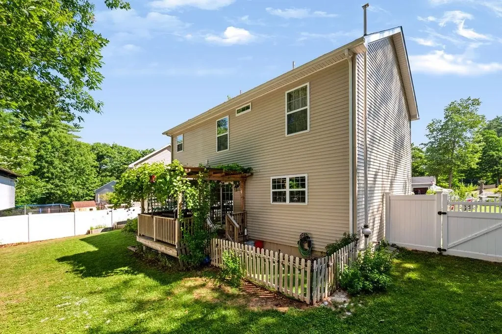 19 Hiltons Lane Rochester NH 03868