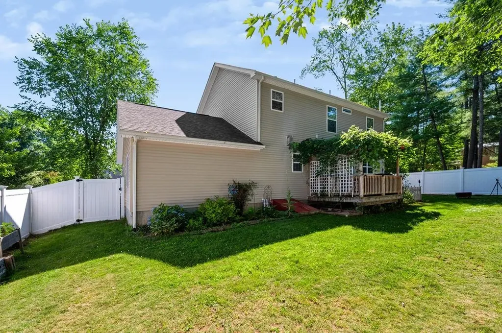 19 Hiltons Lane Rochester NH 03868