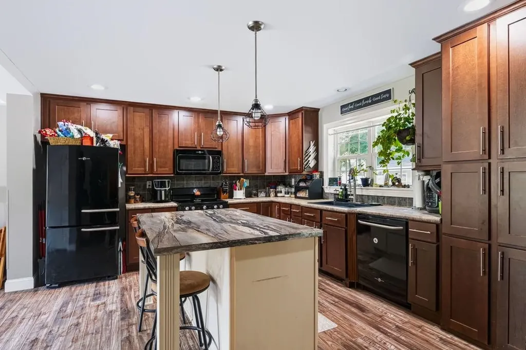 19 Hiltons Lane Rochester NH 03868
