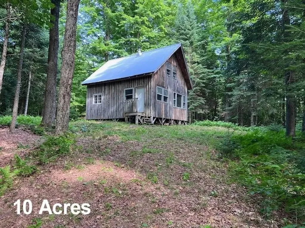 528 Paradise Lane Charleston VT 05872