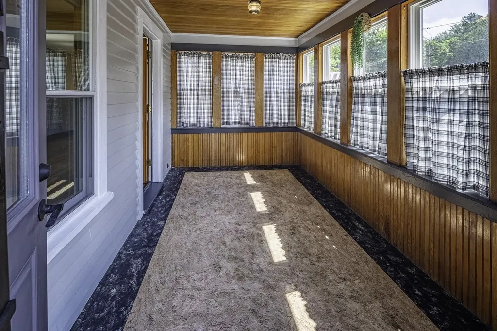 20 Dewey Street Rochester NH 03867