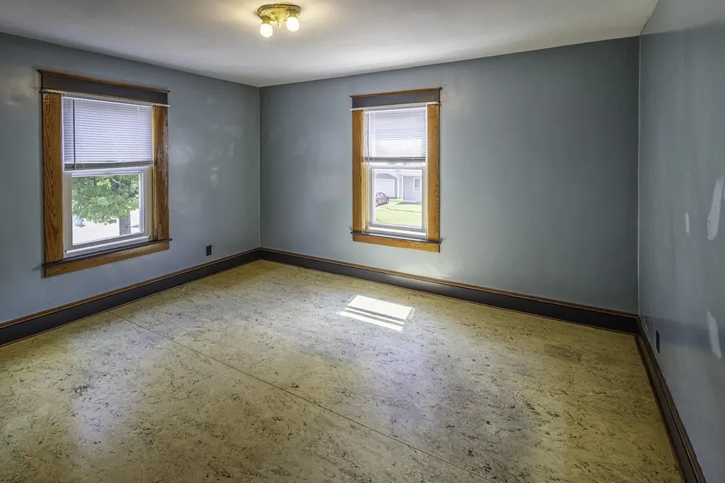 20 Dewey Street Rochester NH 03867
