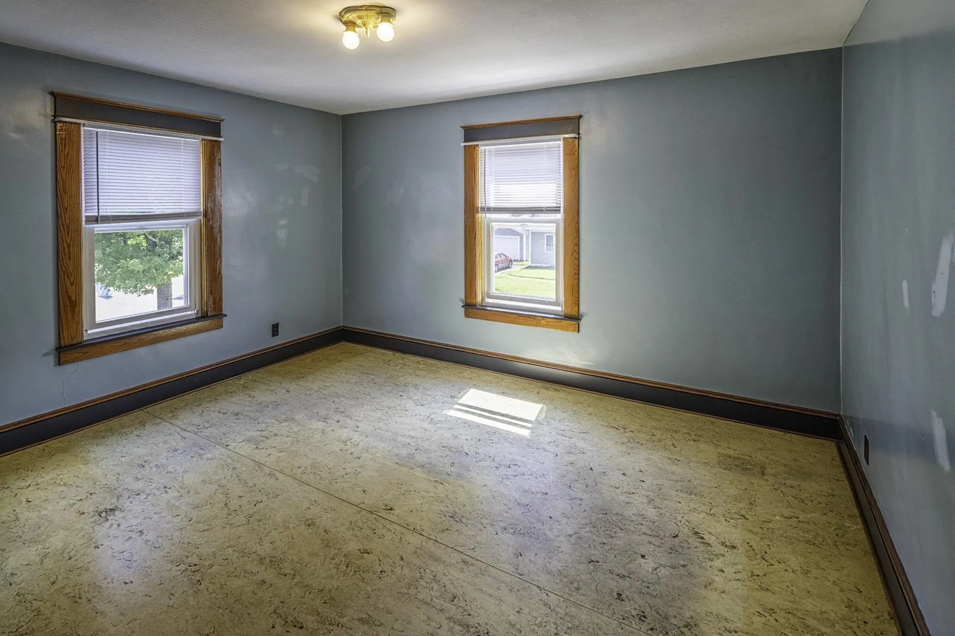 20 Dewey Street Rochester NH 03867